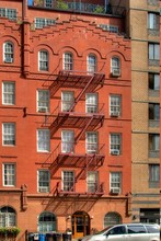 233 E 96th St in New York, NY - Foto de edificio - Building Photo