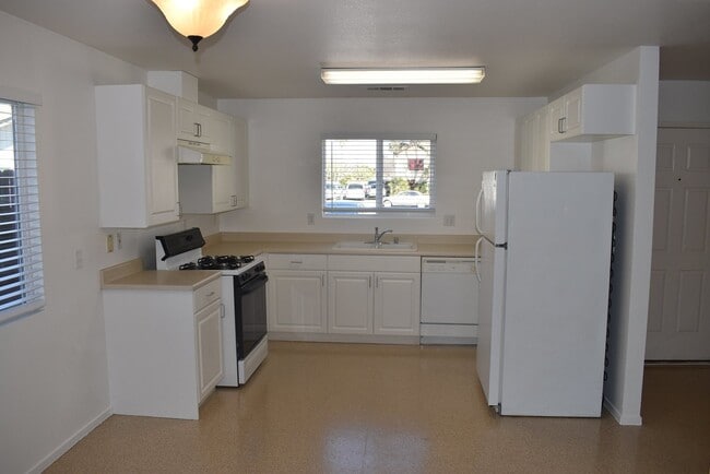 339 G St in Los Banos, CA - Building Photo - Building Photo