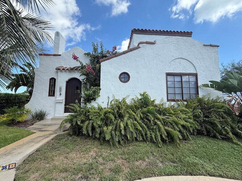 359 Greenbriar Dr in West Palm Beach, FL - Building Photo
