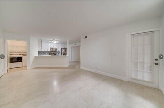 4035 W McNab Rd, Unit F110 in Pompano Beach, FL - Building Photo - Building Photo