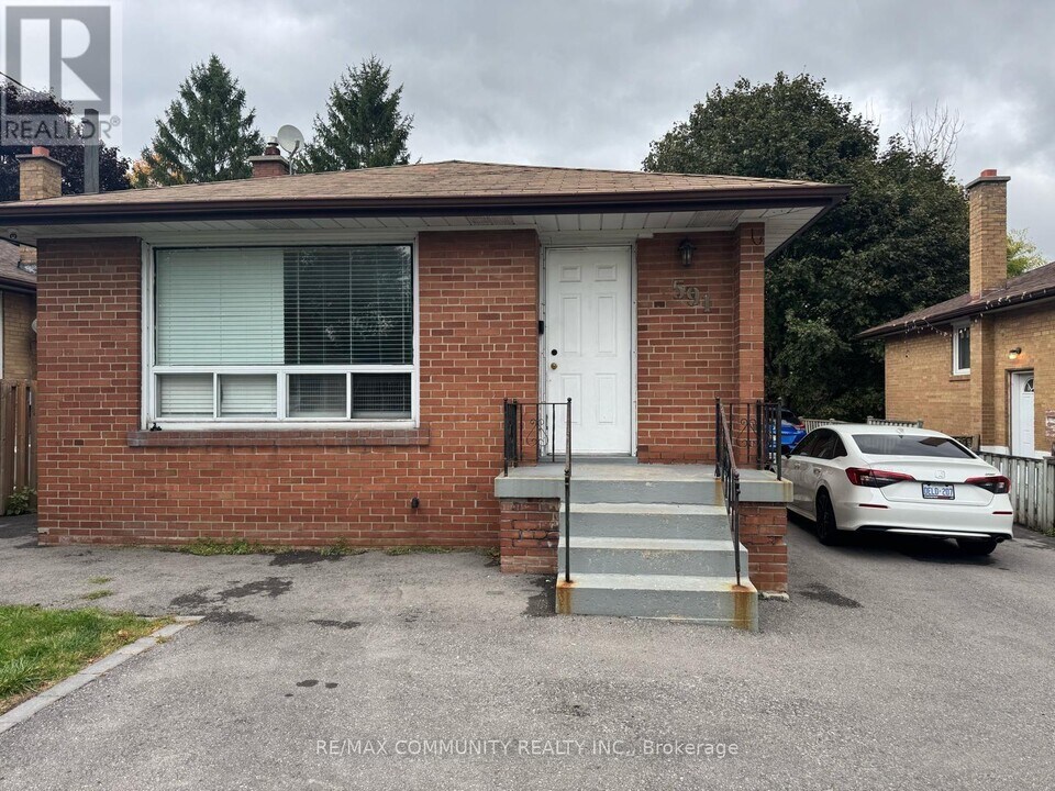 591 Harmony Rd S in Oshawa, ON - Building Photo