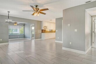 2332 Canalbluff Pl in Sarasota, FL - Building Photo - Building Photo