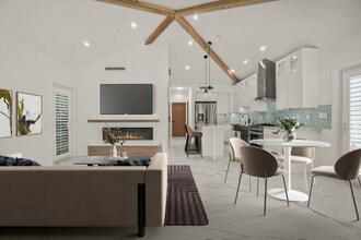 4230 Van Nuys Blvd in Los Angeles, CA - Foto de edificio - Building Photo