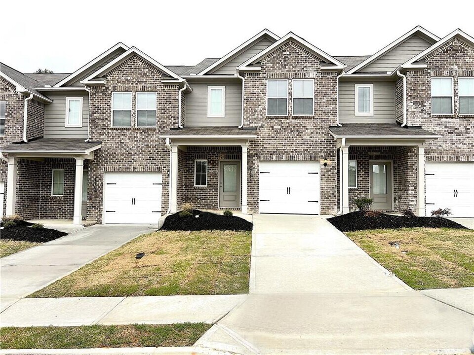 4113 Oakwood Ter Ct in Oakwood, GA - Building Photo