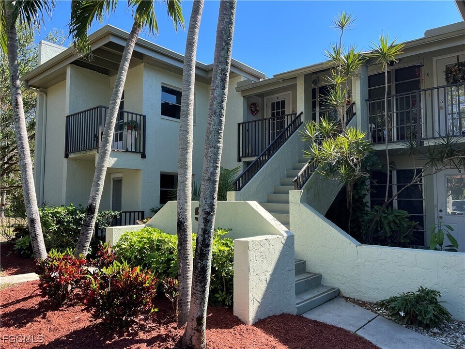 7400 College Pkwy in Ft. Myers, FL - Building Photo