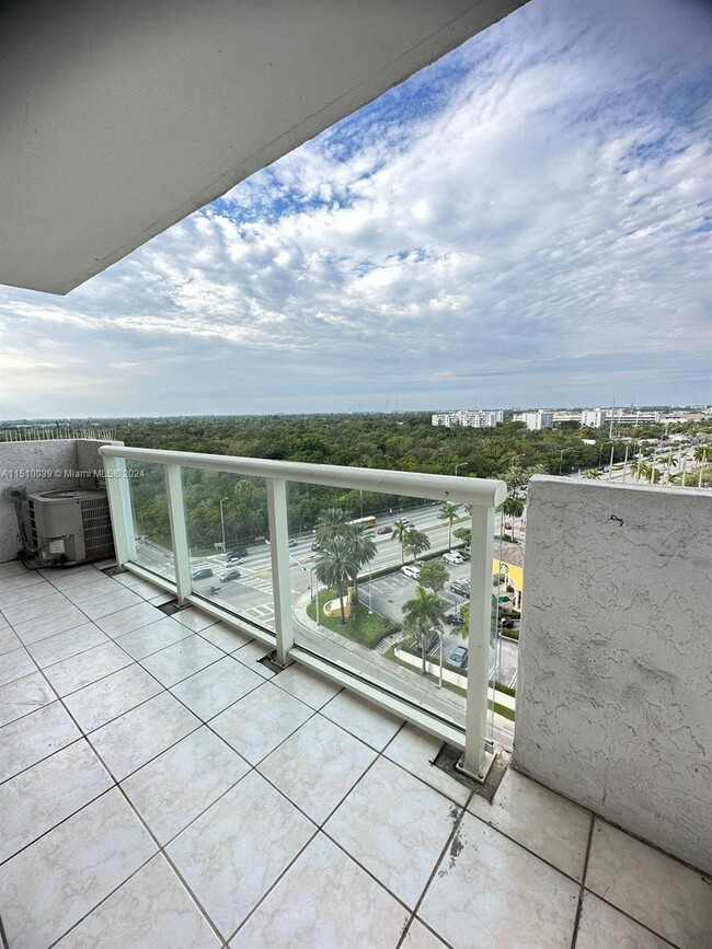 13499 Biscayne Blvd, Unit NA in North Miami, FL - Foto de edificio - Building Photo