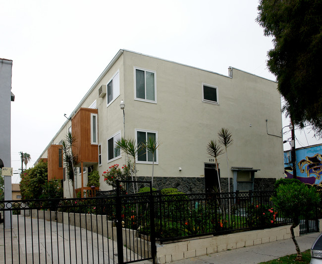 659 N Heliotrope Dr in Los Angeles, CA - Building Photo - Building Photo