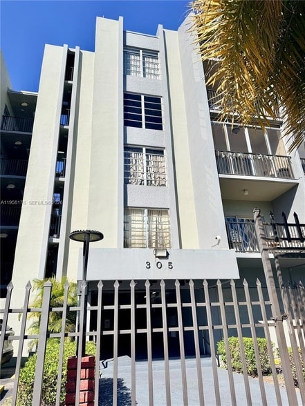 property at 305 W 68th St