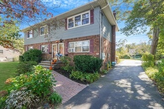 38 Nassau St in Islip Terrace, NY - Building Photo - Building Photo