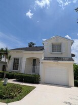 11740 SW 102nd St in Miami, FL - Building Photo