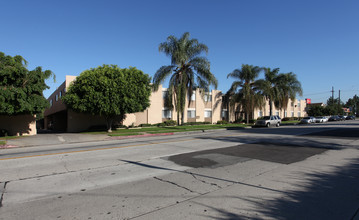 Rose Terrace Apartments in Whittier, CA - Foto de edificio - Building Photo