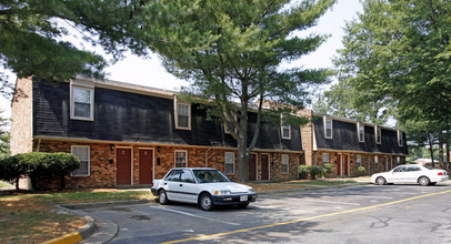 Saddlewood Townhomes in Richmond, VA - Foto de edificio - Building Photo