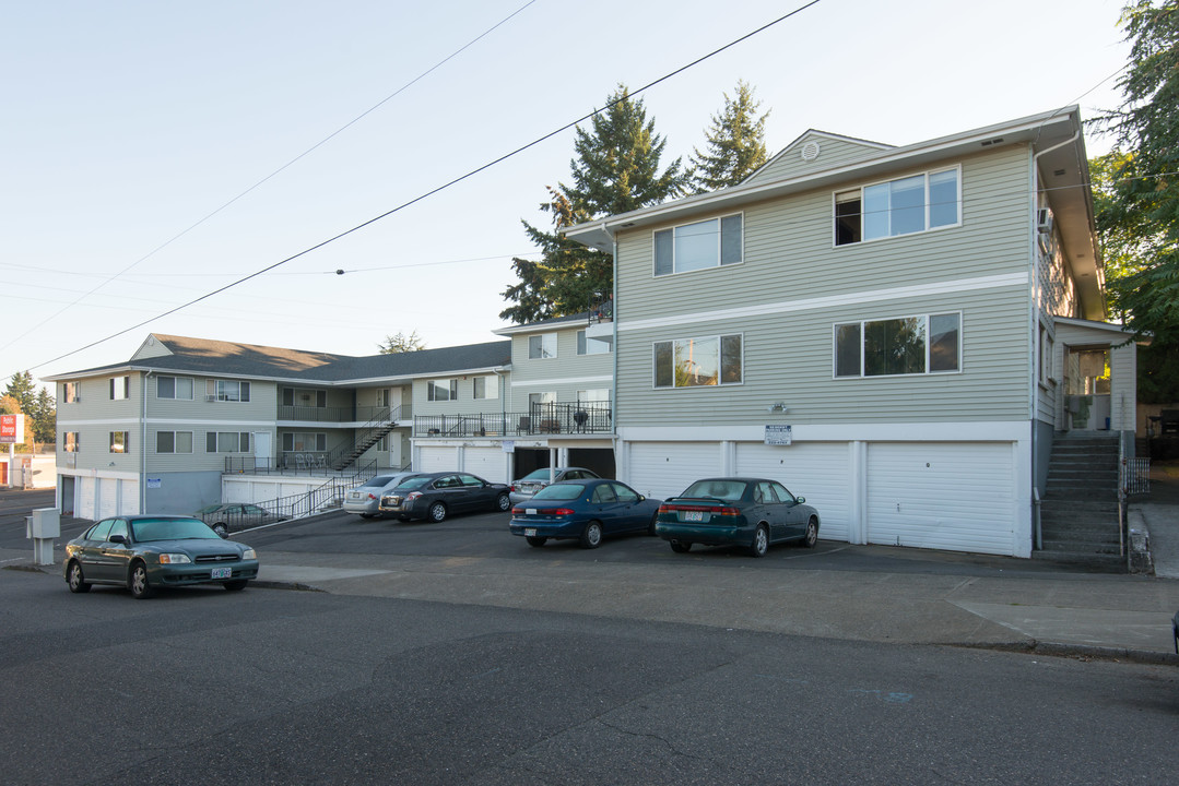 Marin Terrace Apartments in Portland, OR - Building Photo