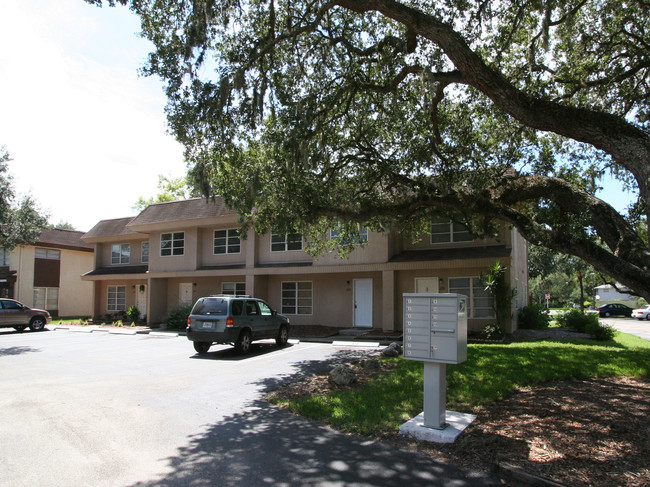 Fairway Oaks in Sarasota, FL - Foto de edificio - Building Photo