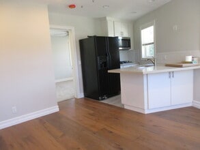 21 Medea Creek Ln, Unit 1 in Oak Park, CA - Building Photo - Building Photo