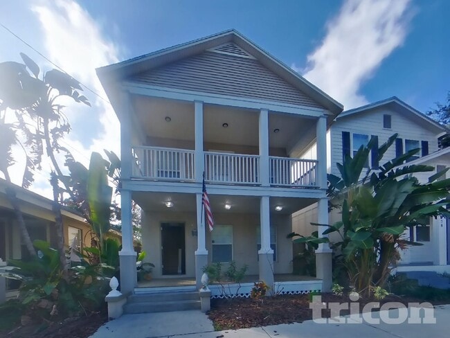 property at 1936 W Chestnut St