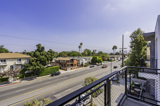 THE BURBANK - NILO RESIDENTIALS in North Hollywood, CA - Building Photo - Building Photo