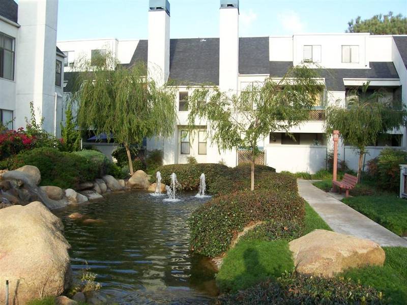 2214 River Run Dr, Unit Creekwood Condo in San Diego, CA - Foto de edificio