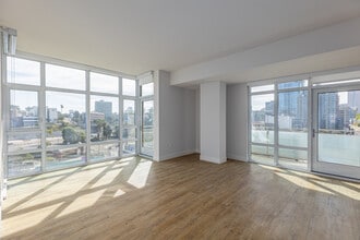 Eighteen Ten State St in San Diego, CA - Building Photo - Interior Photo