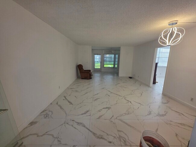 8 Willowbrook Ln in Delray Beach, FL - Building Photo - Building Photo