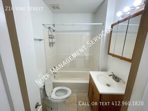 214 Vine St in Munhall, PA - Building Photo - Building Photo