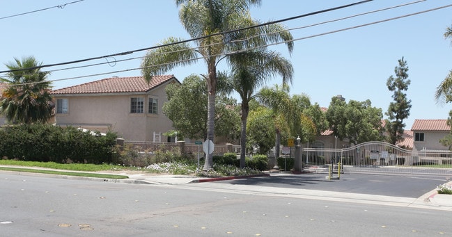 Flamingo Court in El Cajon, CA - Foto de edificio - Building Photo