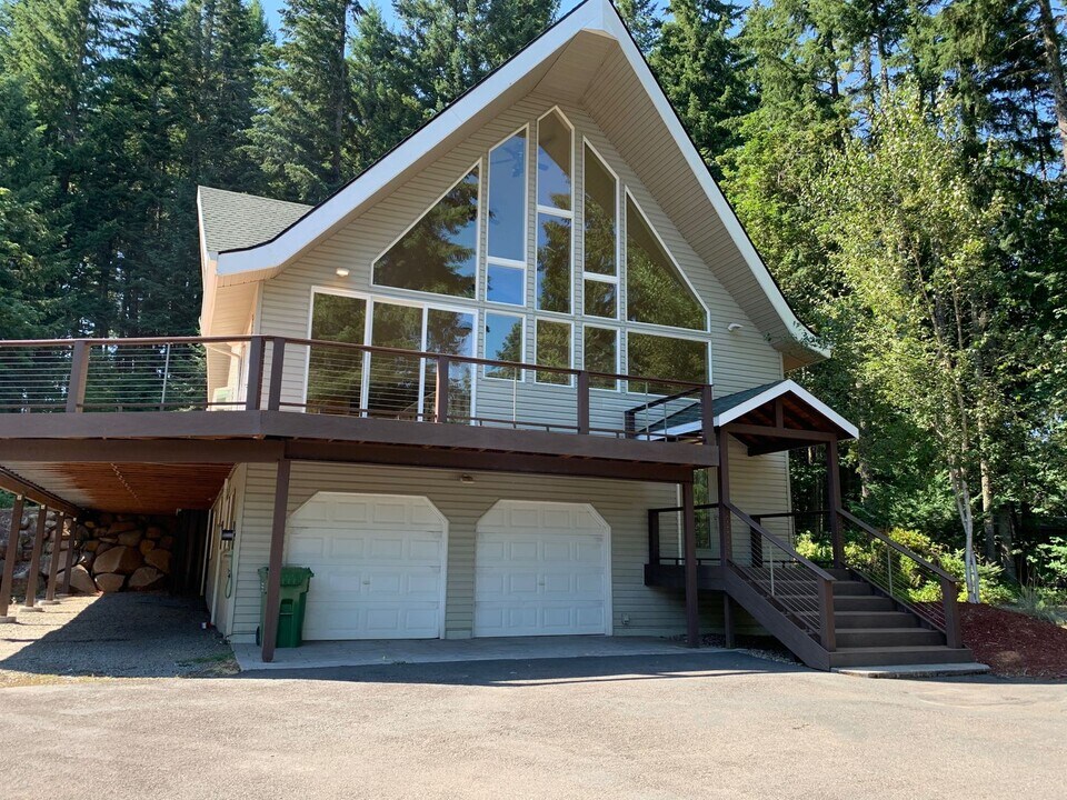 311 Waukeena Way in Cottage Grove, OR - Building Photo