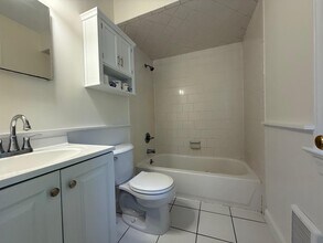 106 Roe Ln in Port Jefferson, NY - Building Photo - Building Photo