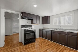 1310 N Rusk St in Weatherford, TX - Building Photo - Building Photo