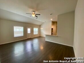 612 Grayson Ln in Seguin, TX - Building Photo - Building Photo