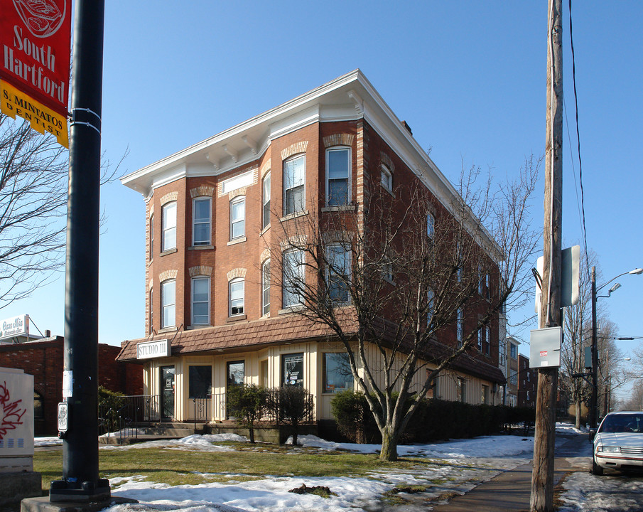 377 Franklin Ave in Hartford, CT - Foto de edificio