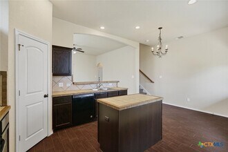 542 Creekside Cir in New Braunfels, TX - Foto de edificio - Building Photo