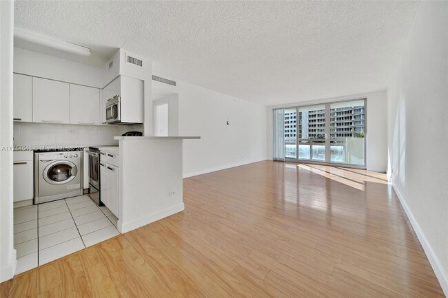 1500 Bay Rd, Unit S-0804 in Miami Beach, FL - Building Photo - Building Photo