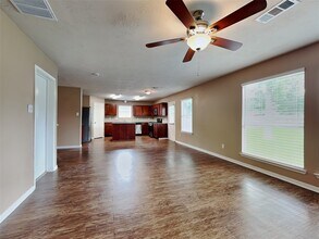 6611 Dillon Dr in Magnolia, TX - Foto de edificio - Building Photo