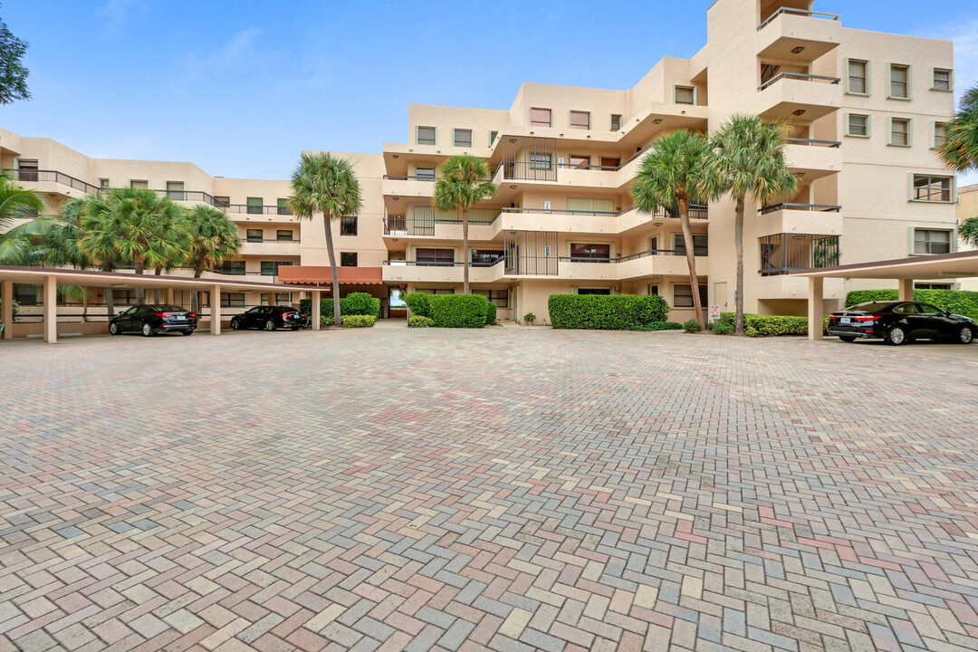 364 Golfview Rd-Unit -505 in North Palm Beach, FL - Building Photo