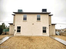 9488 Landry McKee Ln in El Paso, TX - Building Photo