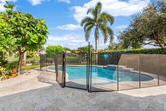 9210 Oak Grove Cir in Davie, FL - Building Photo - Building Photo
