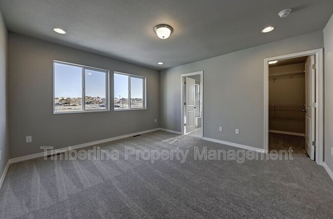 7824 Woodmen Center Heights in Colorado Springs, CO - Foto de edificio - Building Photo