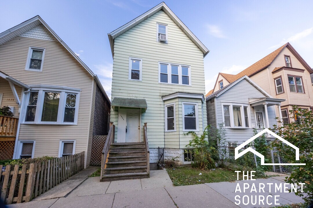 1626 N Fairfield Ave, Unit G in Chicago, IL - Building Photo