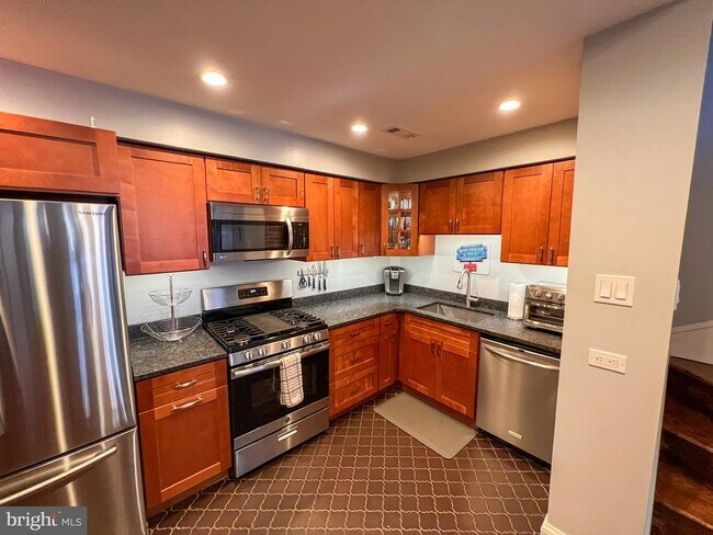 604 S 12th St in Philadelphia, PA - Building Photo - Building Photo