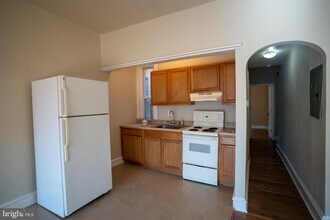 210 S 60th St-Unit -3RD FL in Philadelphia, PA - Building Photo - Building Photo