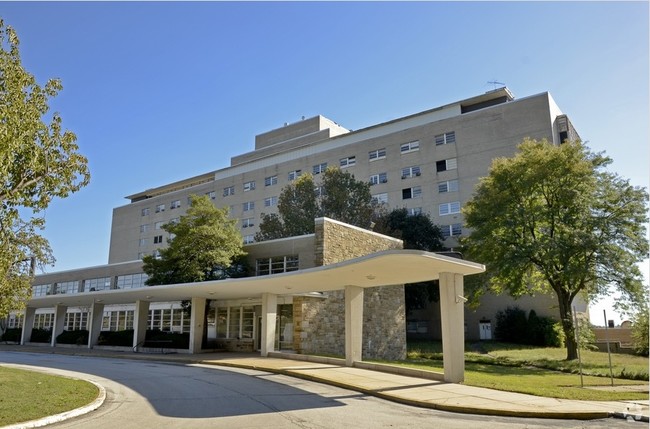 The Apartments at Henry Avenue in Philadelphia, PA - Foto de edificio - Building Photo