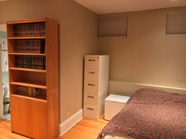 1 Clinton Path, Unit 1 in Brookline, MA - Foto de edificio - Building Photo