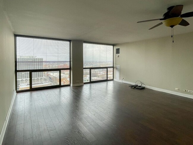 4343 N Clarendon Ave, Unit 1913 in Chicago, IL - Foto de edificio - Building Photo