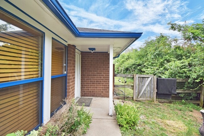 758 Cincinnati-Batavia Pike in Cincinnati, OH - Building Photo - Building Photo