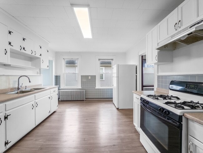 634 High St, Unit 2 in Middletown, CT - Foto de edificio - Building Photo