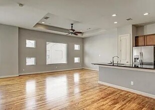 3811 Center Plaza Dr in Houston, TX - Building Photo - Building Photo