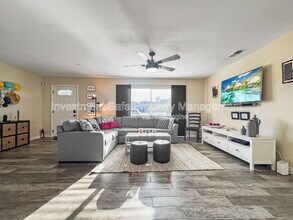 1043 3rd St in Imperial Beach, CA - Foto de edificio - Building Photo