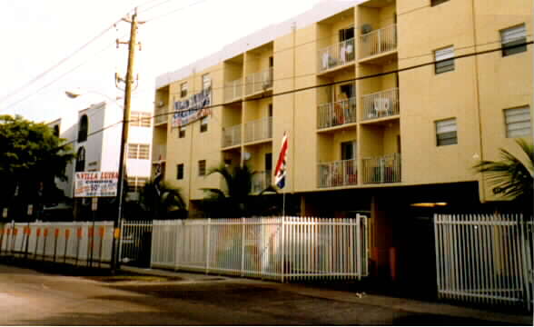 Villa Luisa in Hialeah, FL - Foto de edificio - Building Photo