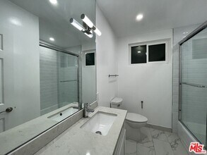 854 S Sherbourne Dr in Los Angeles, CA - Building Photo - Building Photo